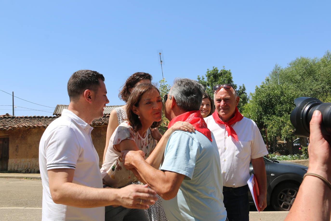 Fiesta de la Rosa en Calzadilla de los Hermanillos con presencia de la ministra de Industria, Comercio y Turismo, Reyes Maroto.