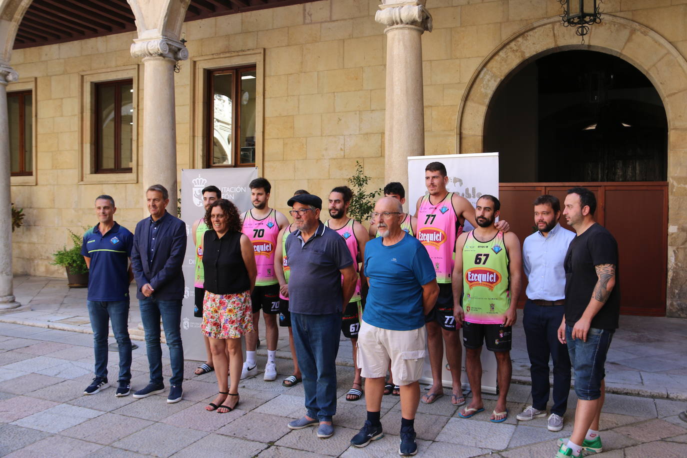 Fotos: Presentación del I Torneo de Balonmano Playa en Llanos de Alba