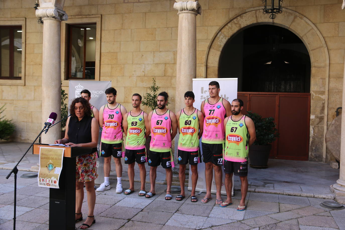 Fotos: Presentación del I Torneo de Balonmano Playa en Llanos de Alba