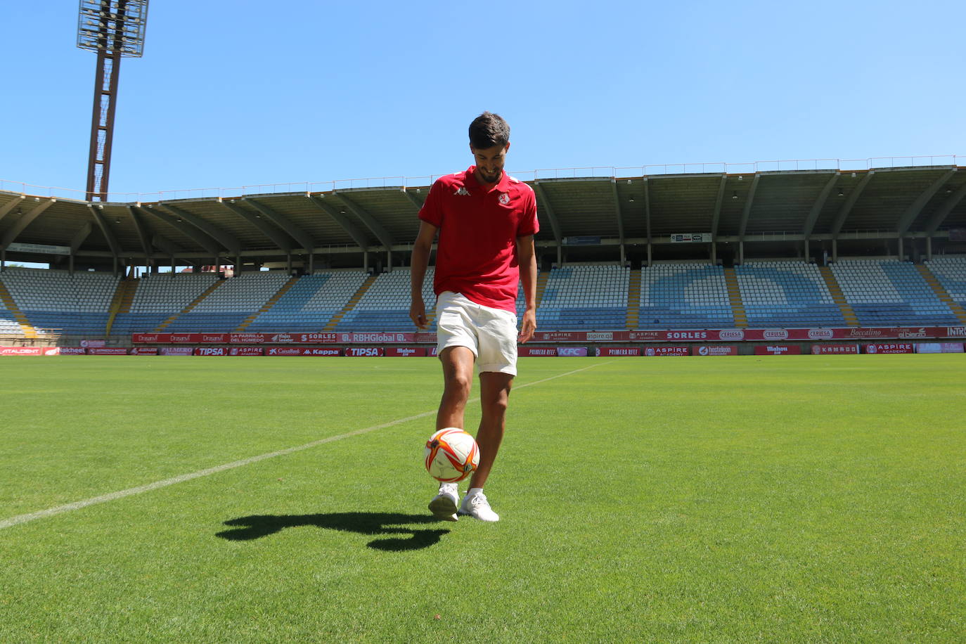 Pablo Trigueros en su presentación con la Cultural y Deportiva Leonesa. 