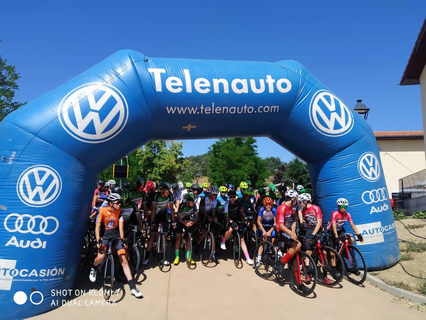 Imágenes del trofeo de ciclismo desarrollado en la localidad de Garrafe de Torío.