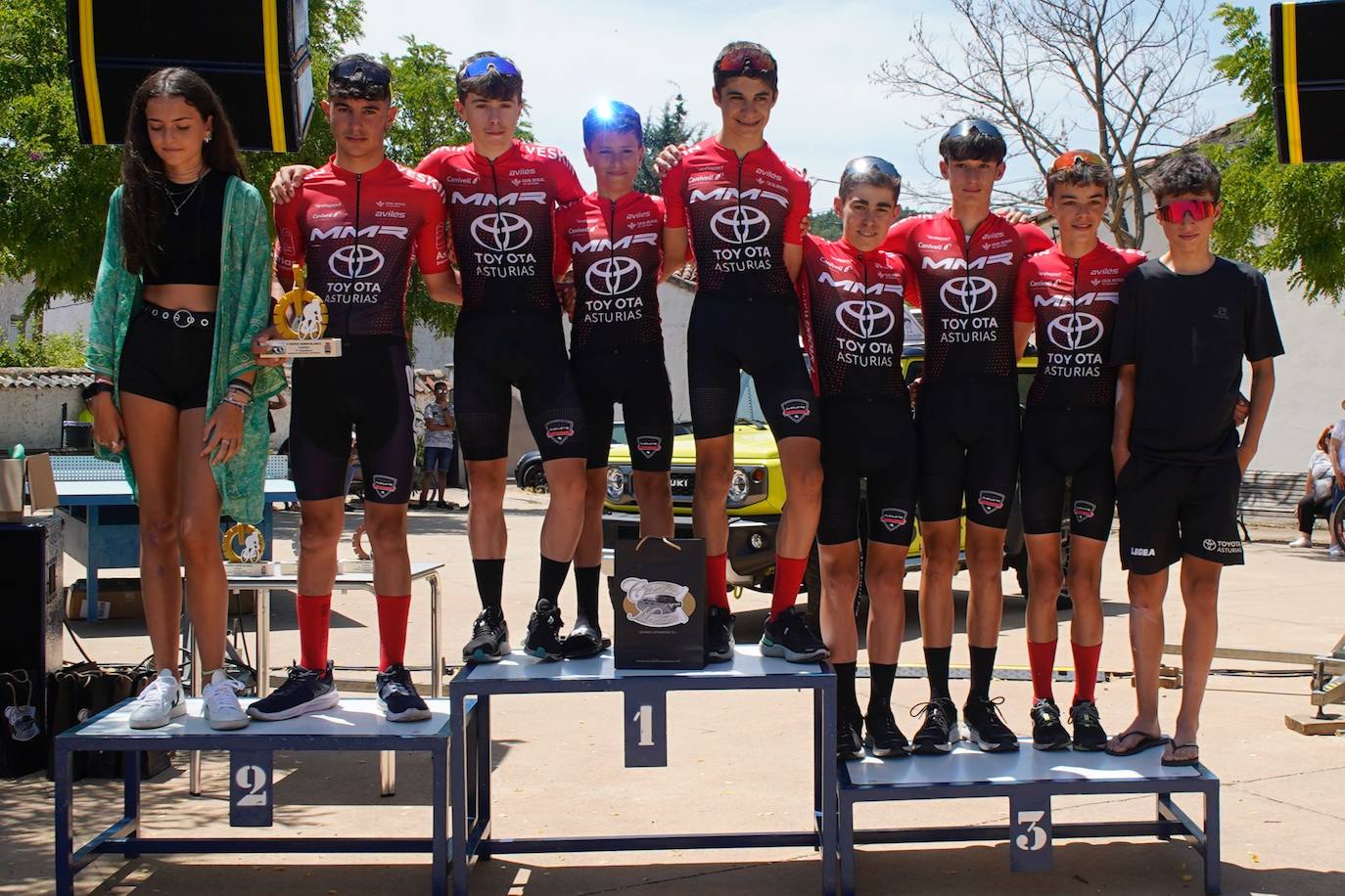 Imágenes del trofeo de ciclismo desarrollado en la localidad de Garrafe de Torío.