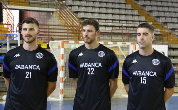 Thiago Sousa, David Fernández y Juan Castro, las tres incorporaciones del Abanca Ademar para esta temporada.