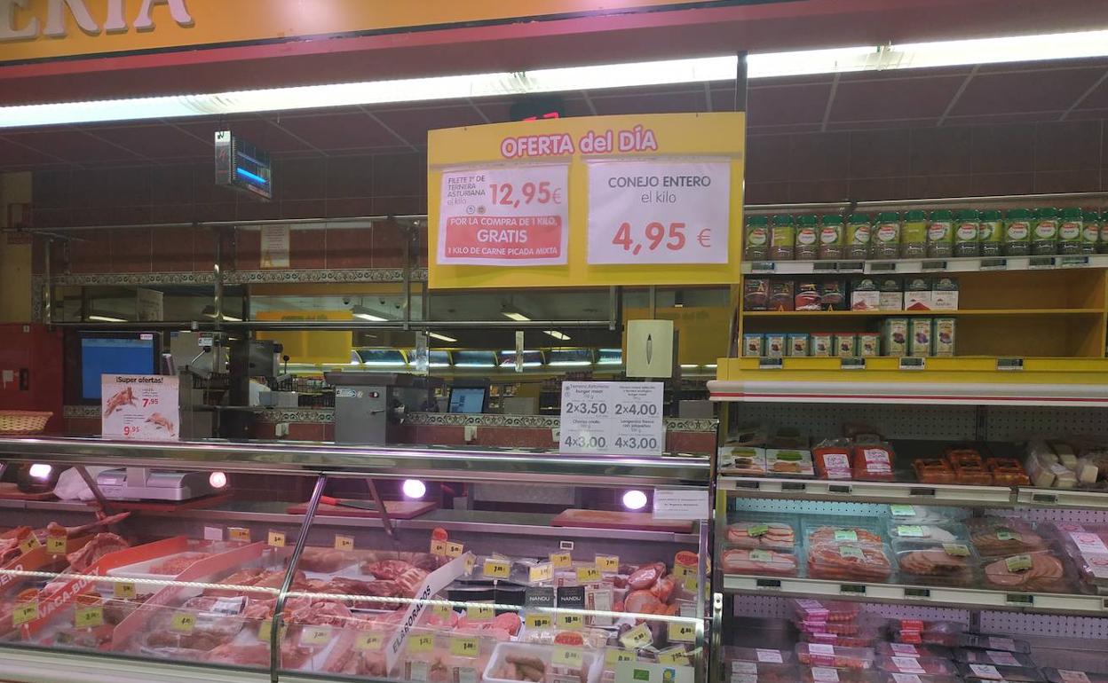 Imagen de la sección de carnicería en un supermercado de Alimerka.