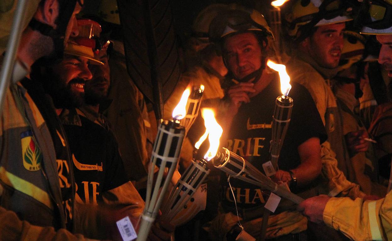 La Brigada de Refuerzo en Incendios Forestales (Brif) con sede en Tabuyo del Monte se manifiesta por las calles de León en 2015. 