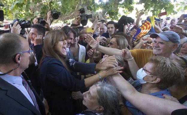 Borrás acude a la reunión de la mesa del Parlament junto al expresidente cataán Quim Torra. quien fue inhabilitado. 