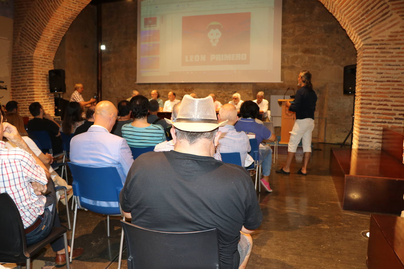 Presentación de la plataforma 'León Primero'.