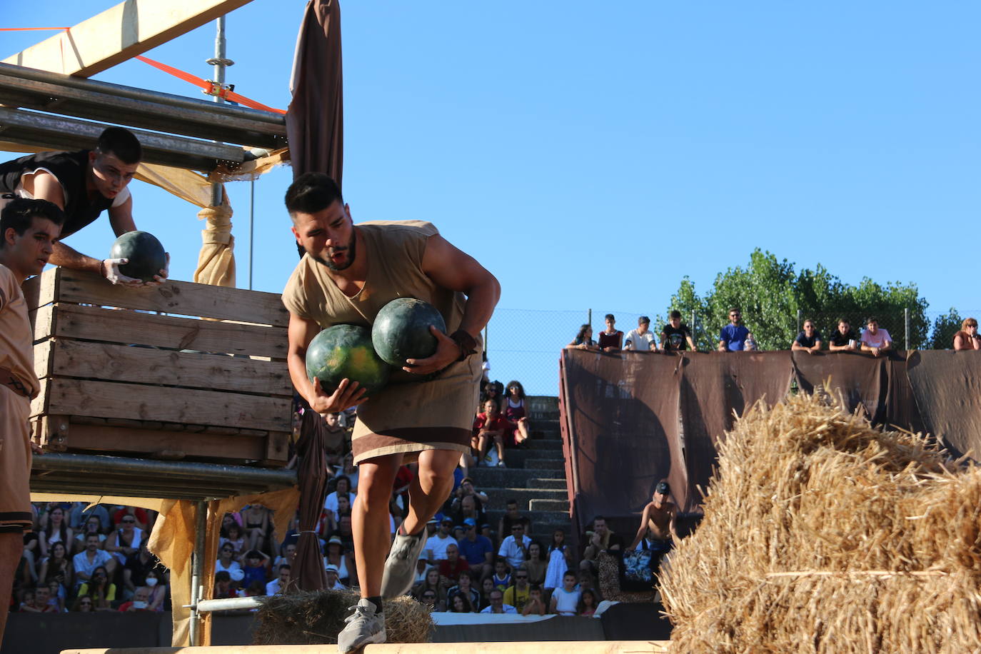 Lucha entre Astures y Romanos en el Anfiteatro de Asturica Augusta. 