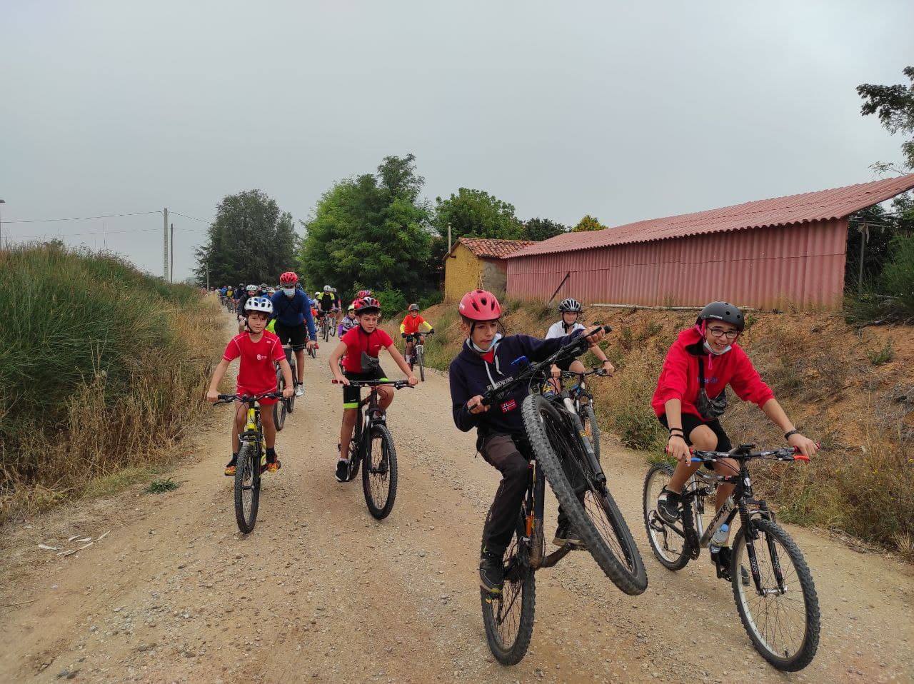 Imágenes de anteriores ediciones de la marcha en bicicleta por la Vía Verde del Esla