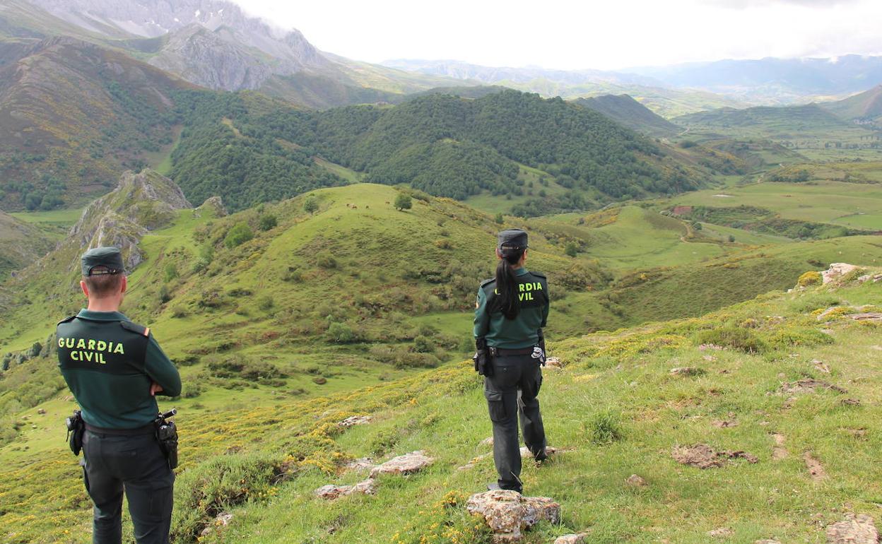 La Guardia Civil rescata a un senderista con síntomas de deshidratación en el entorno del pantano de Barrios de Luna