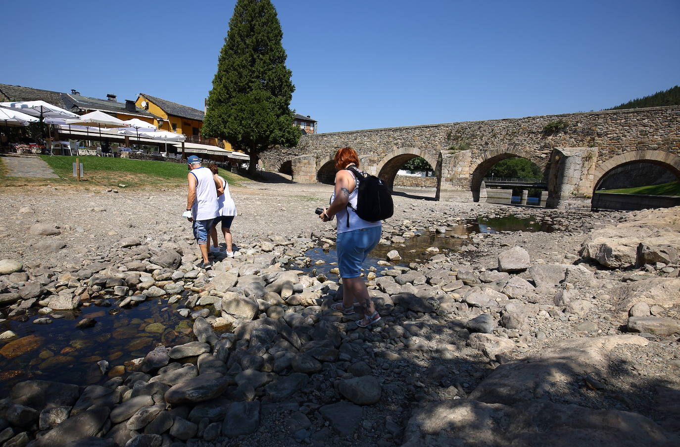 Molinaseca renuncia a su tradicional fiesta del agua ante la «sequía extrema» que afecta al Bierzo. 