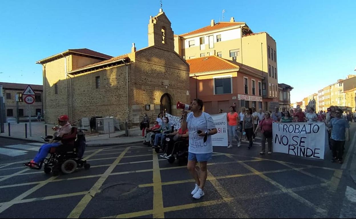 Los vecinos han advertido a la alcaldesa de una serie de demandas que debe hacer a Adif. 