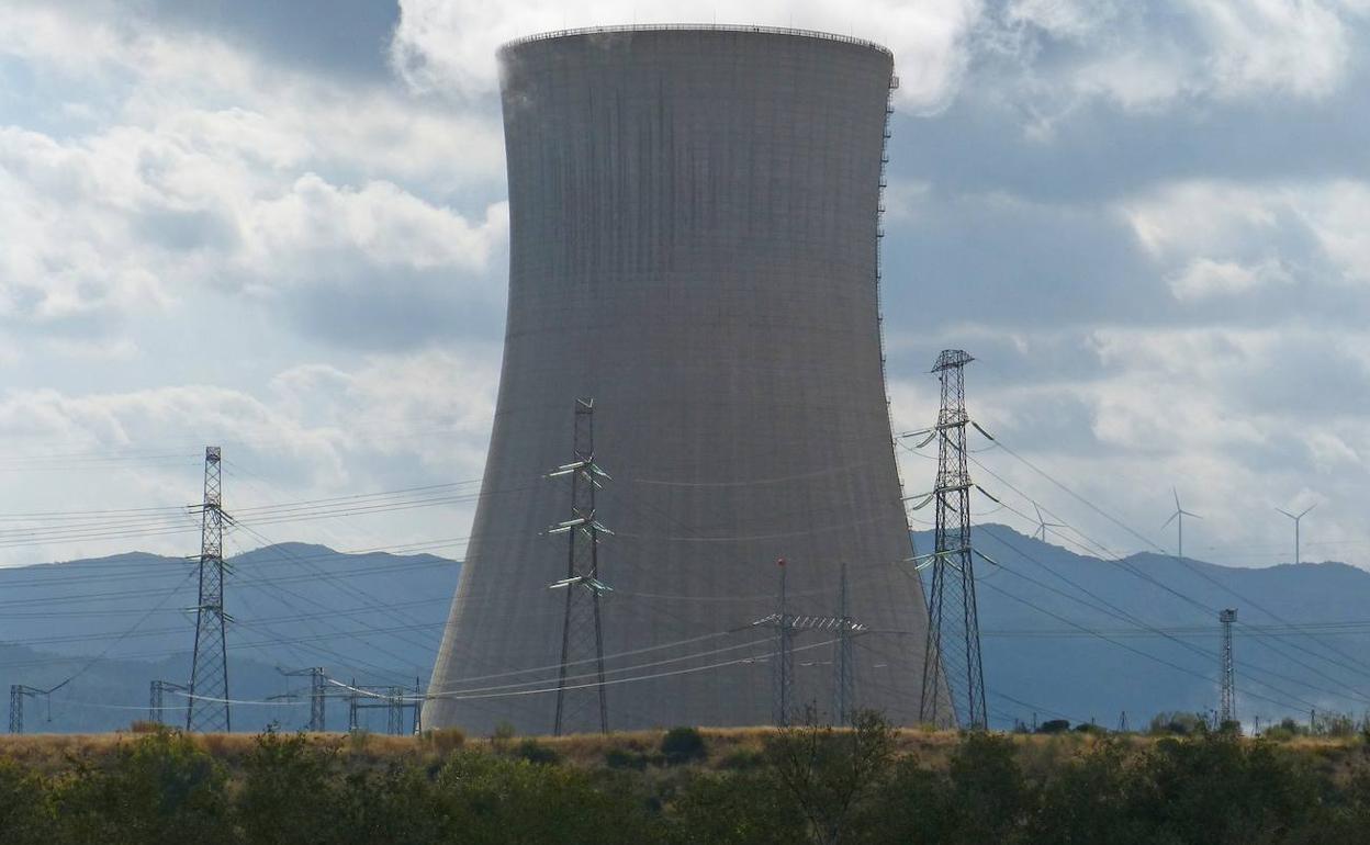 Chimenea de una central nuclear.