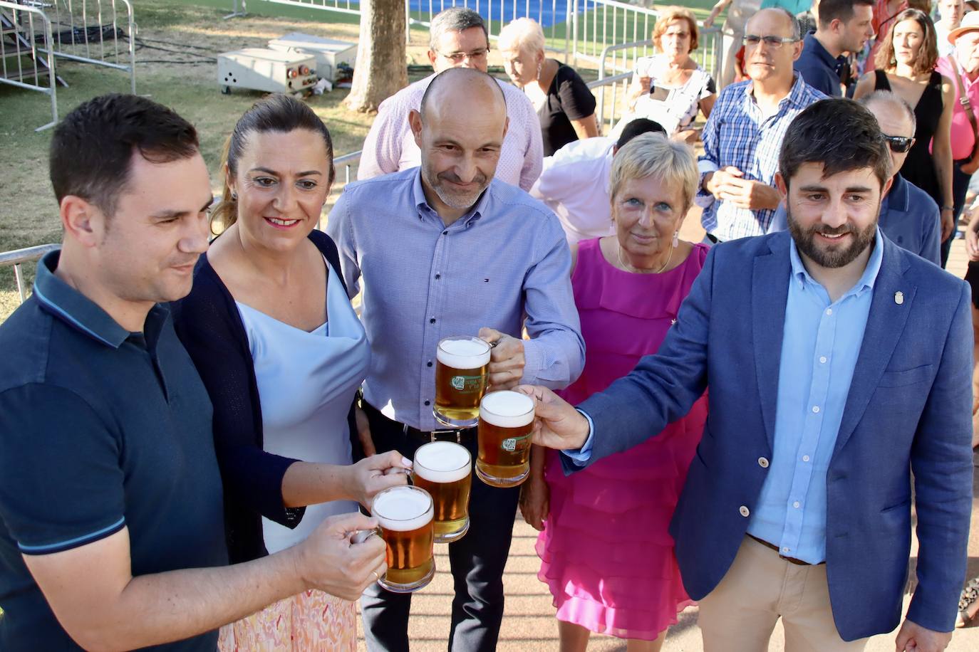 Fotos: Barcones ensalza la cerveza y llama a aumentar el cultivo de lúpulo como una forma más de combatir la despoblación