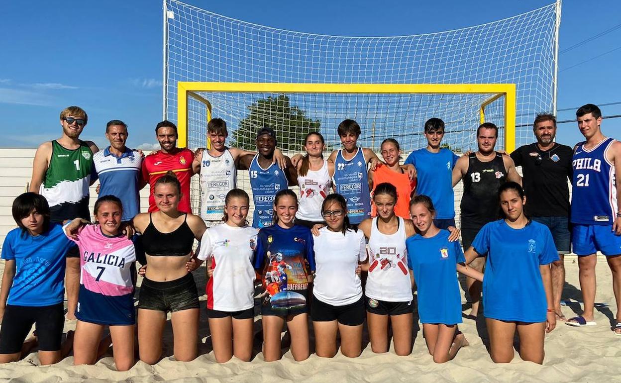 Participantes en el curso de balonmano.