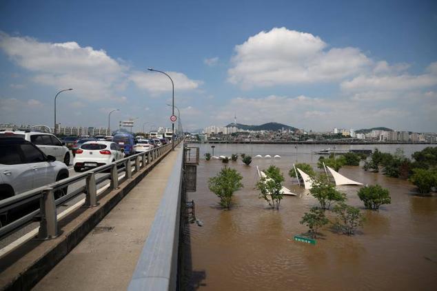 Vecinos son evacuados de Seúl