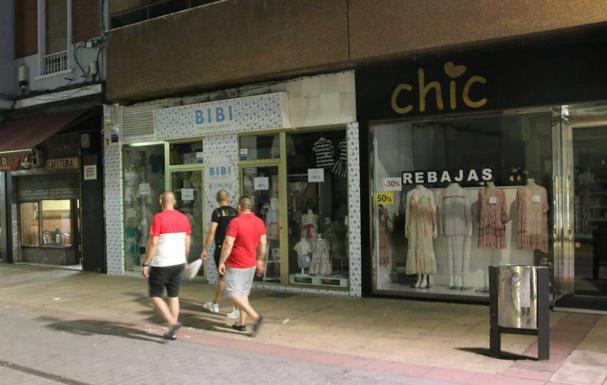 Imagen del escaparate de una tienda en León capital