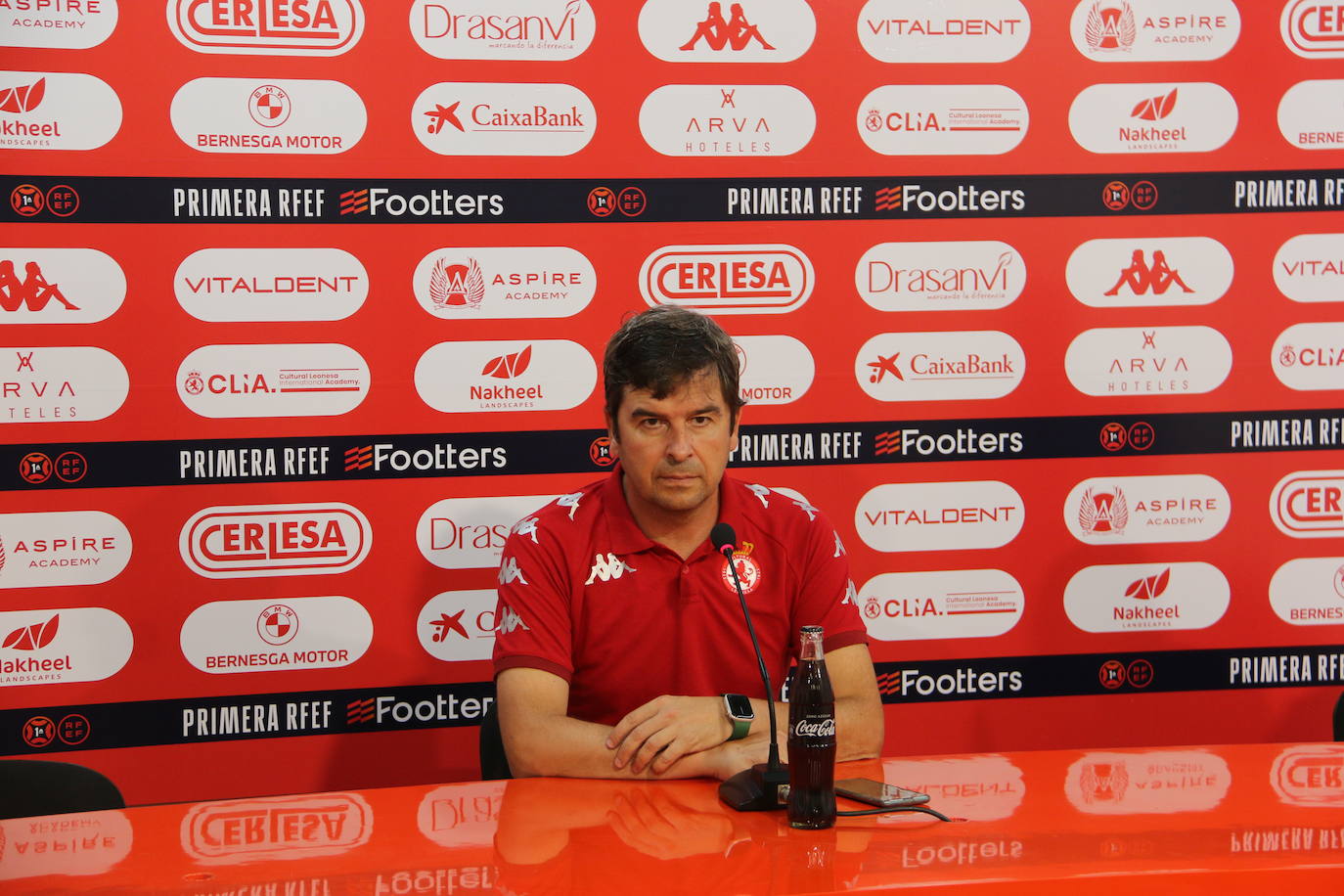 Eduardo Docampo, entrenador de la Cultural Leonesa, en rueda de prensa.