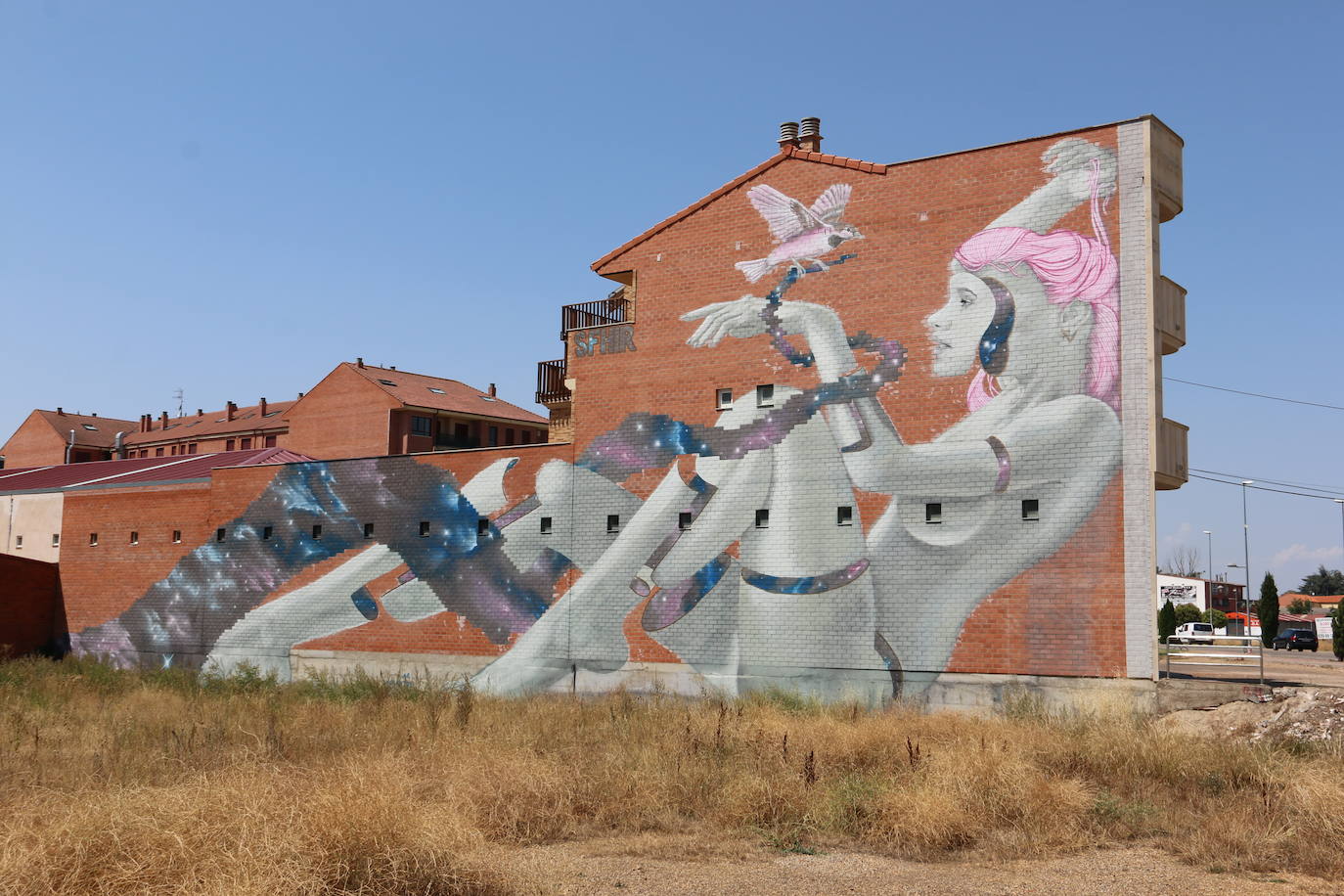 La localidad leonesa tiene más de 300 grafitis, la que más per cápita de España