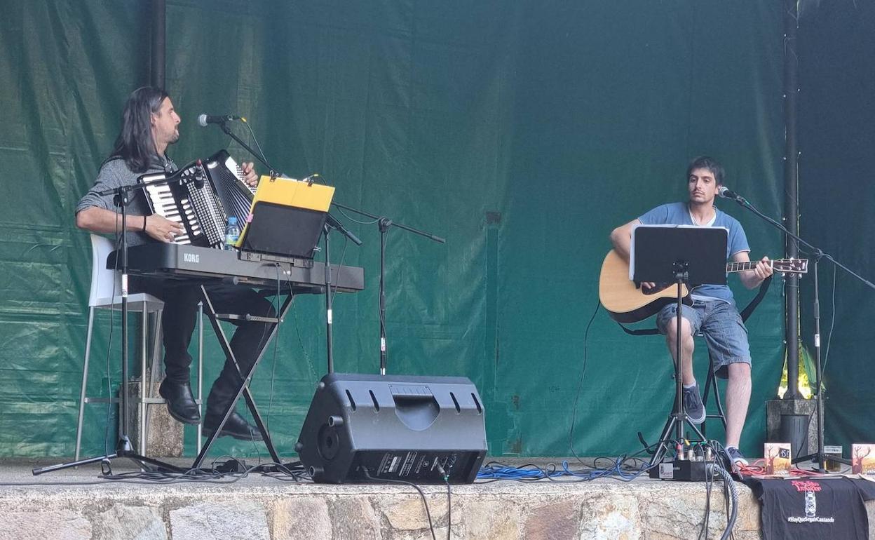 Actuación musical y cultural en el Val de San Lorenzo.