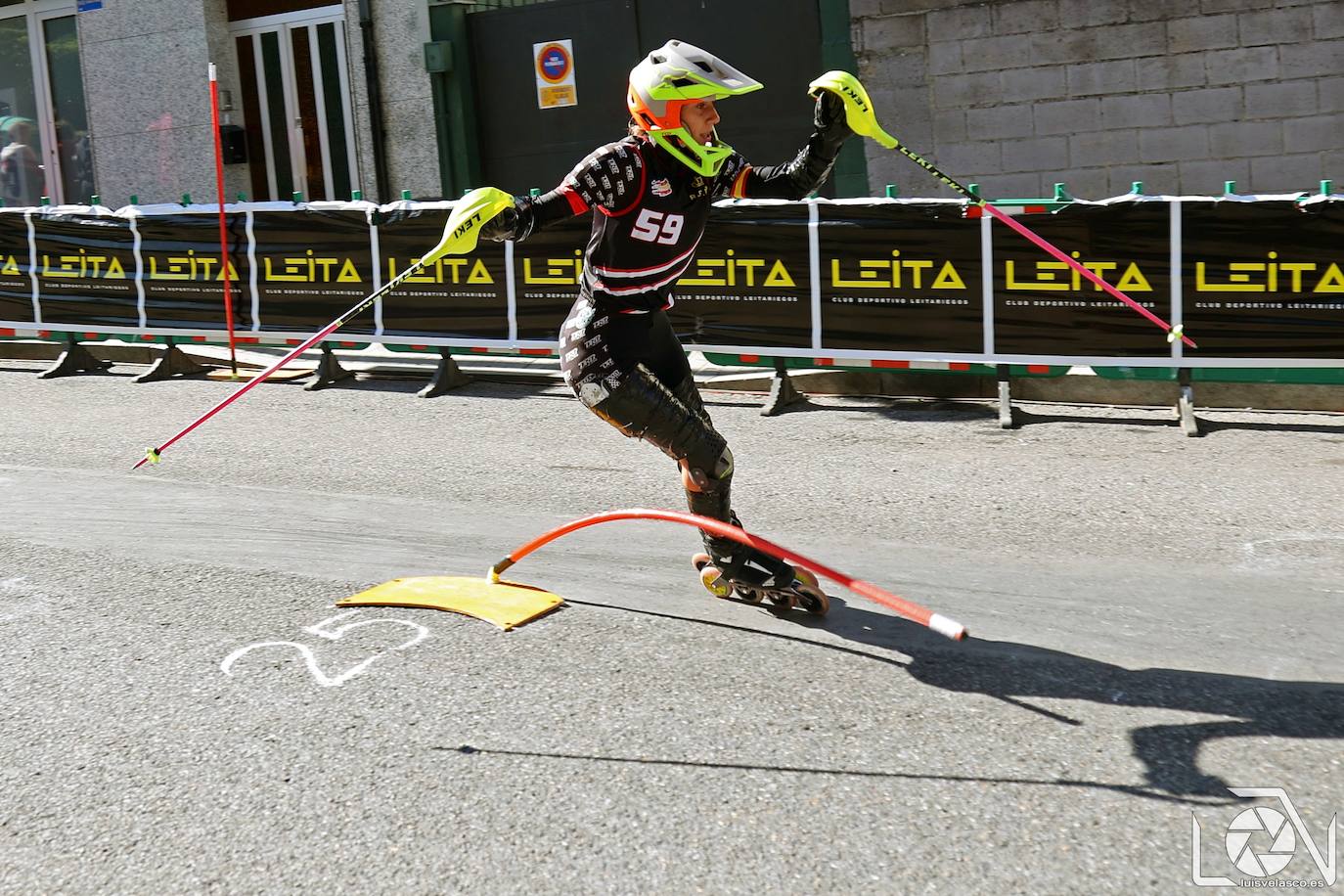 Patinadores durante la prueba del Campeonato de Europa de Slalom. 