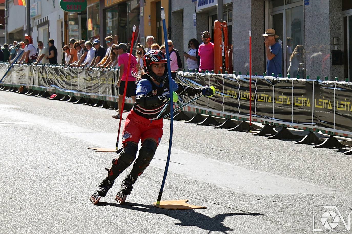 Patinadores durante la prueba del Campeonato de Europa de Slalom. 