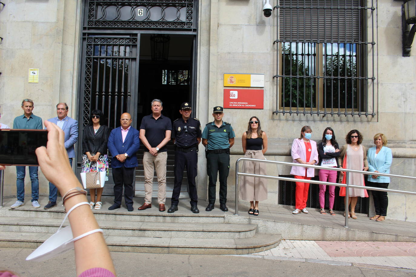 Minuto de silencio en la Subdelegación del Gobierno en León en recuerdo a las víctimas de violencia de género.