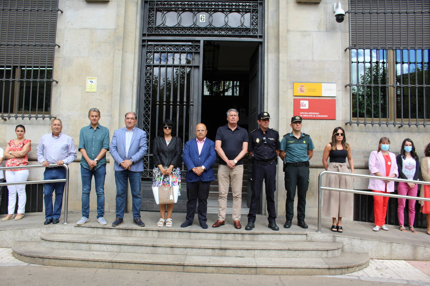 Minuto de silencio en la Subdelegación del Gobierno en León en recuerdo a las víctimas de violencia de género.