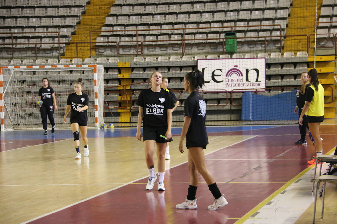 Las jugadoras del Cleba efectúan su primer entrenamiento de la temporada 2022/2023