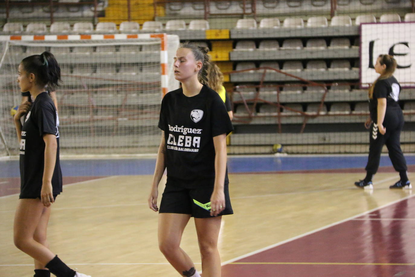 Las jugadoras del Cleba efectúan su primer entrenamiento de la temporada 2022/2023