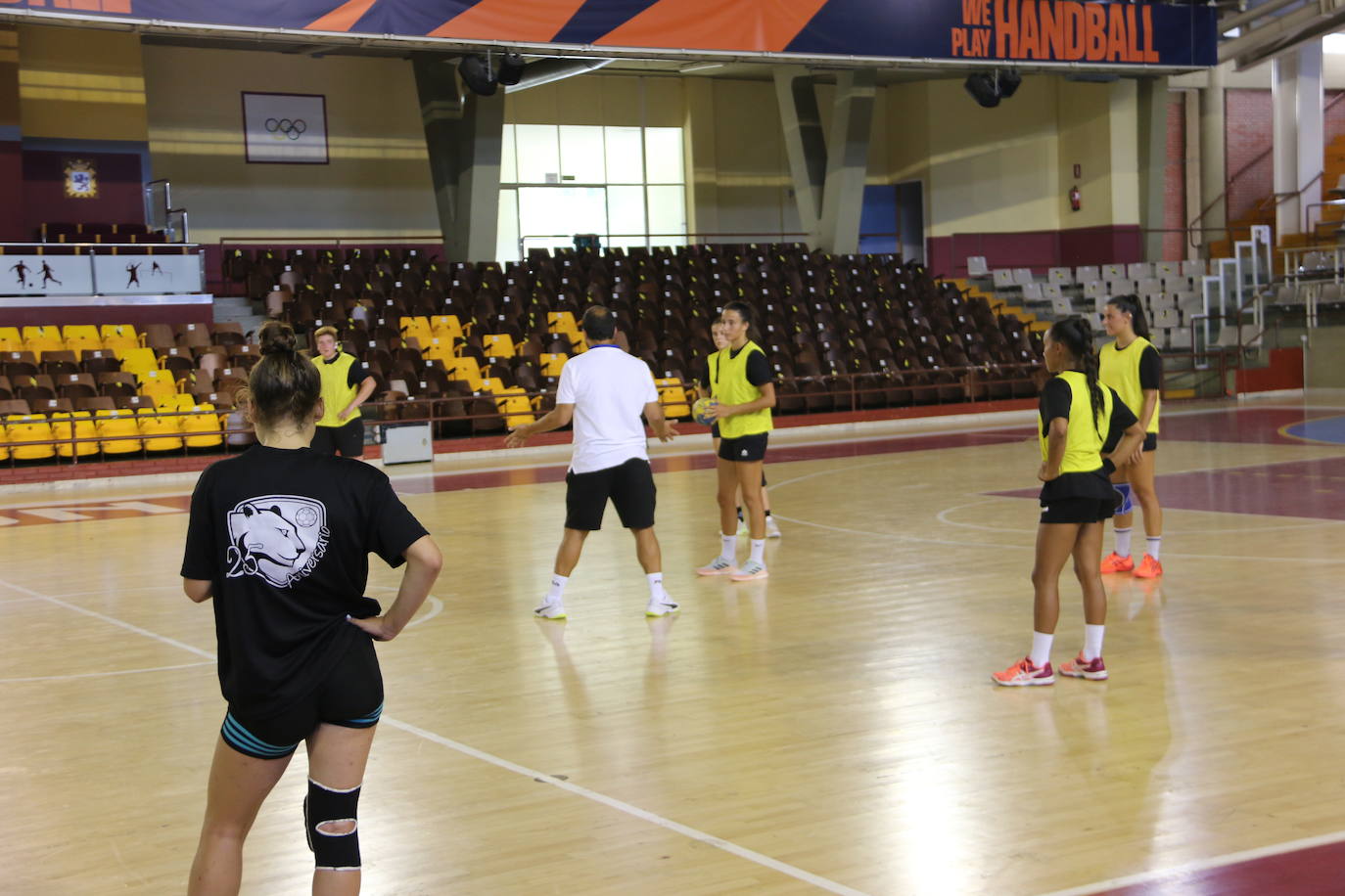 Las jugadoras del Cleba efectúan su primer entrenamiento de la temporada 2022/2023