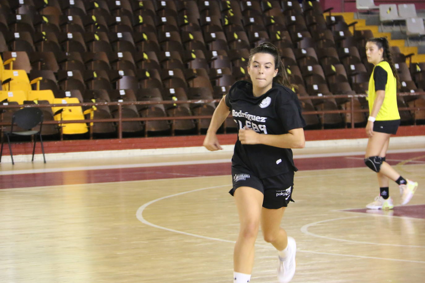 Las jugadoras del Cleba efectúan su primer entrenamiento de la temporada 2022/2023