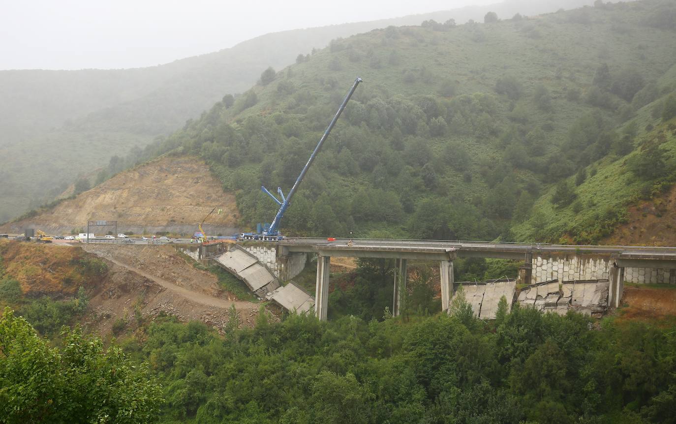 Desmantelamiento del vano del viaducto de Castro.