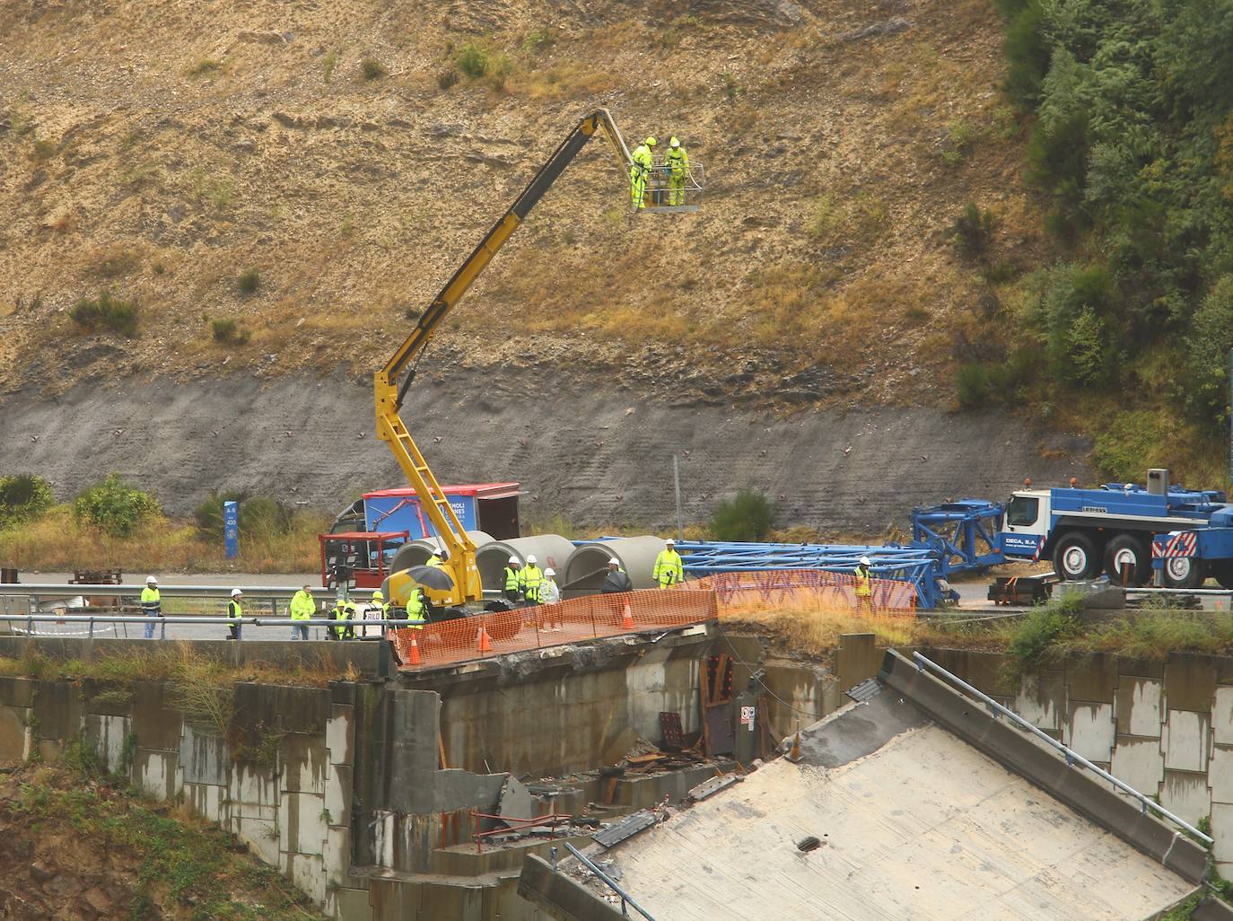 Desmantelamiento del vano del viaducto de Castro.