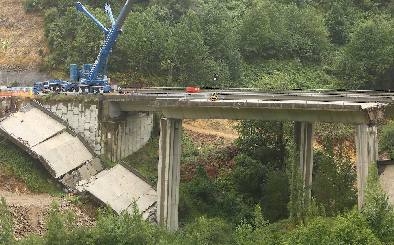 Desmantelamiento del vano del viaducto de Castro.