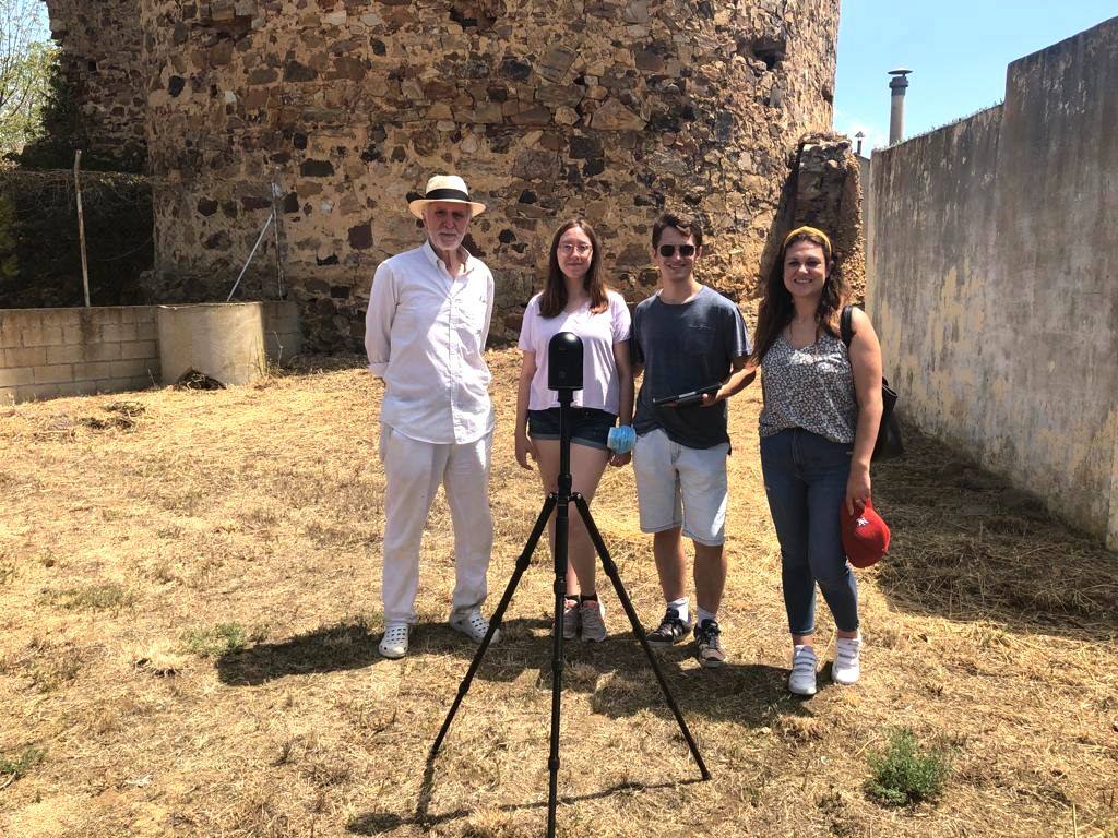 Claudia Escurza, estudiante de 4º curso de Grado en Economía, y con una beca RALBAR de ULE y Fundación Banco Sabadell, realiza un proyecto para poner en valor el rico patrimonio cultural de la localidad a través de tecnología 3D.