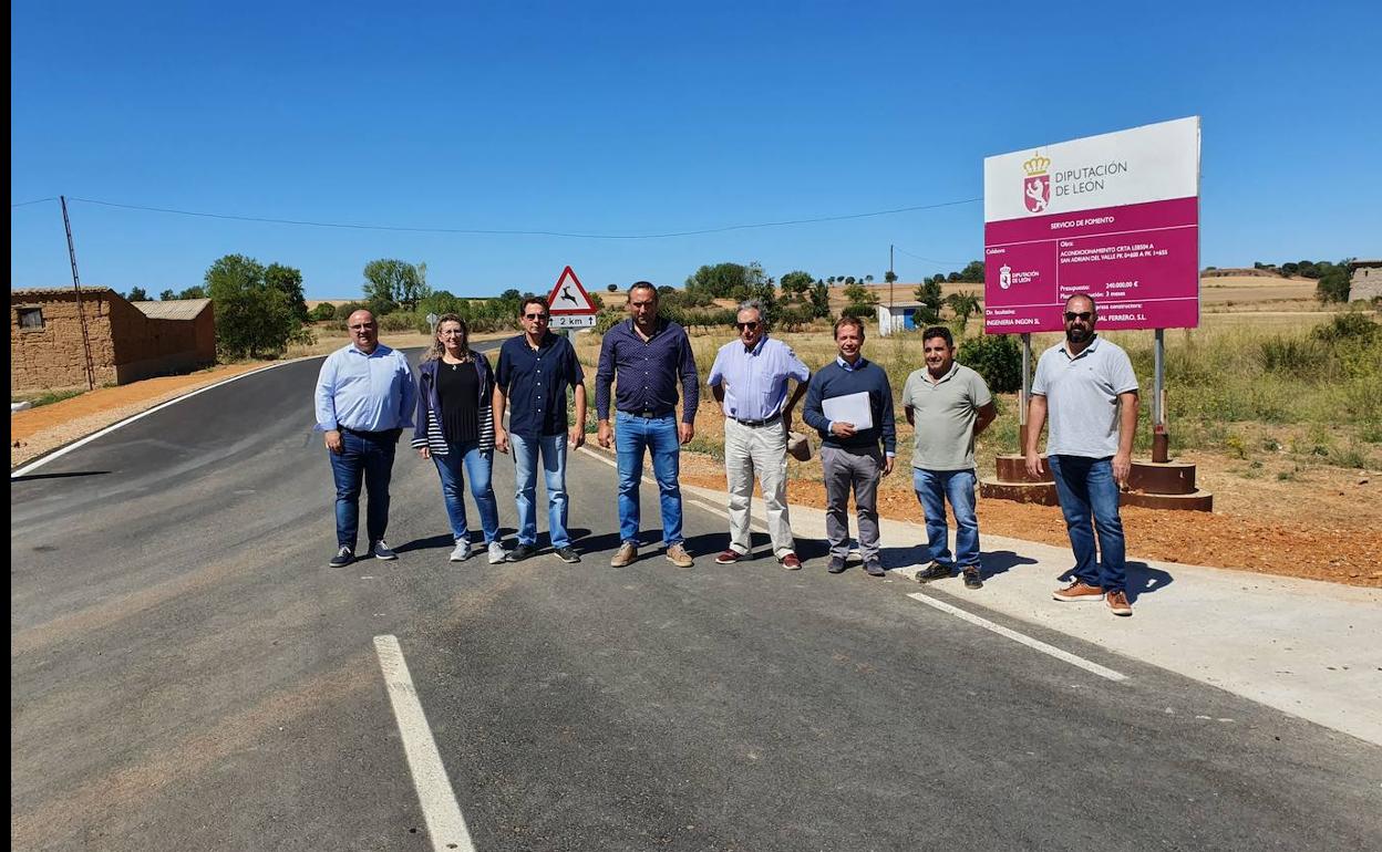 El trazado de la calzada discurre en algún tramo sobre la actual carretera mejorando los puntos necesarios al eliminar curvas de radio reducido.