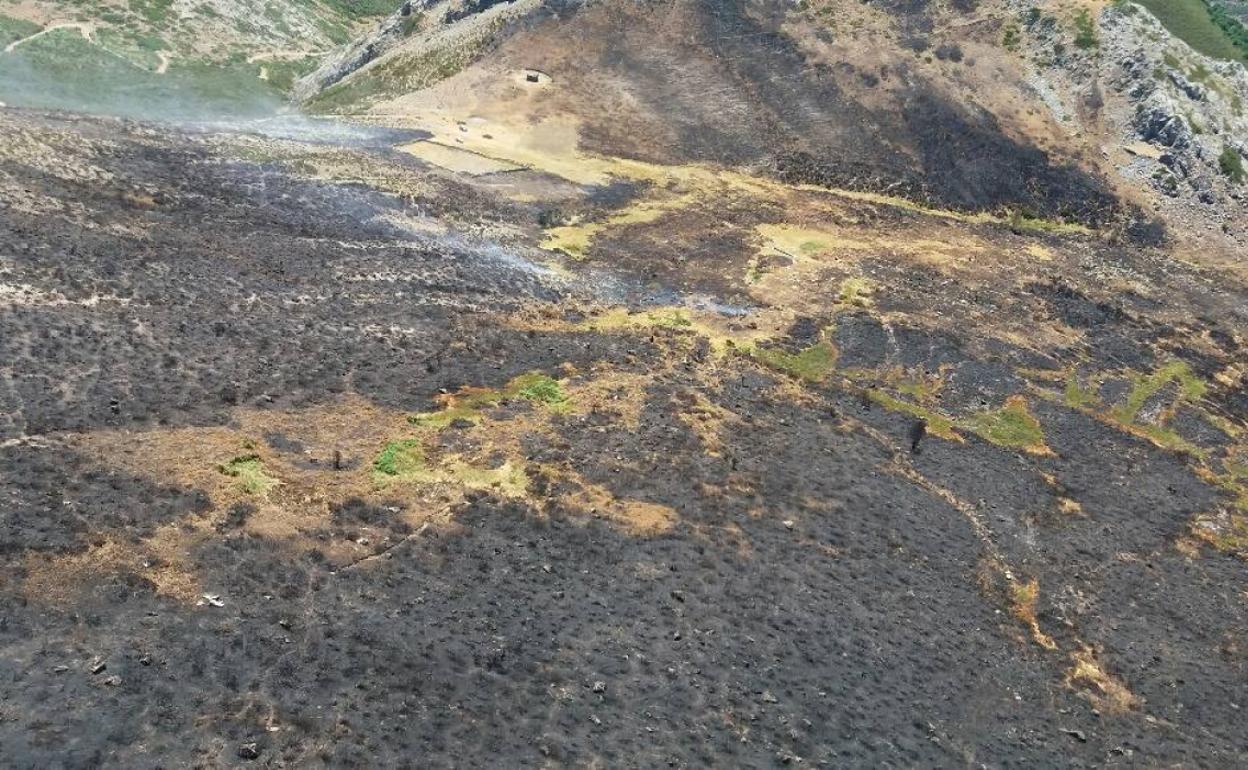 Controlada una reproducción del incendio de Boca de Huérgano provocada por el viento