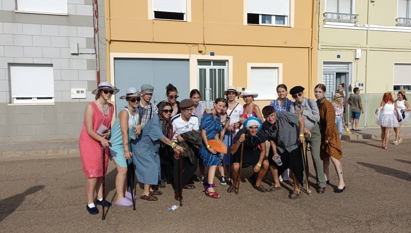 La localidad celebra su fiesta de la alubia con un gran desfile de carrozas llenas de color y nueva normalidad