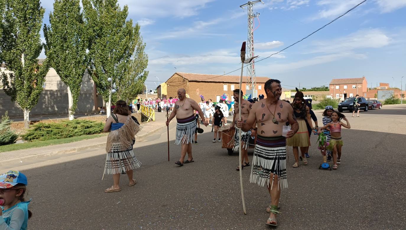 La localidad celebra su fiesta de la alubia con un gran desfile de carrozas llenas de color y nueva normalidad