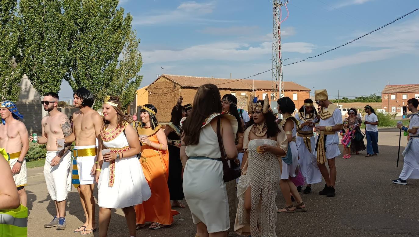 La localidad celebra su fiesta de la alubia con un gran desfile de carrozas llenas de color y nueva normalidad