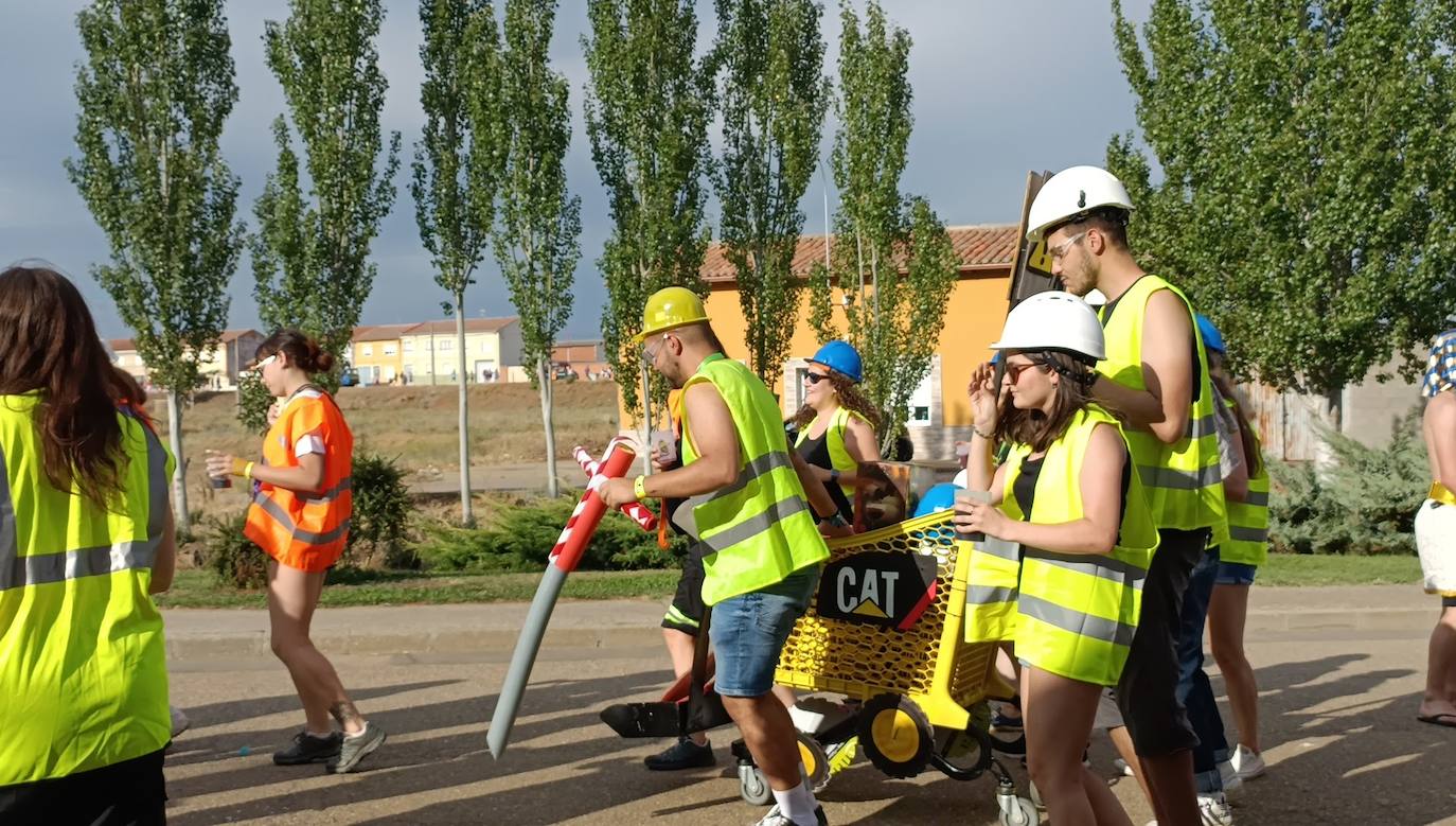 La localidad celebra su fiesta de la alubia con un gran desfile de carrozas llenas de color y nueva normalidad