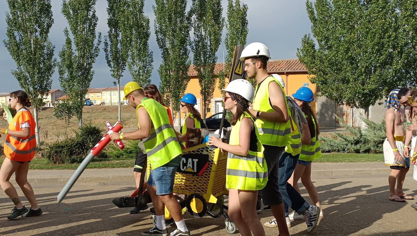 La localidad celebra su fiesta de la alubia con un gran desfile de carrozas llenas de color y nueva normalidad