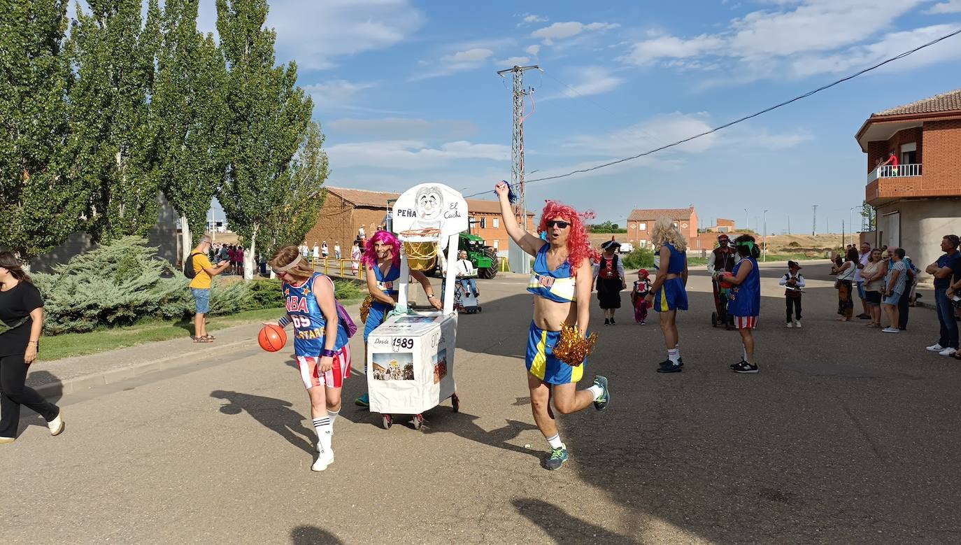 La localidad celebra su fiesta de la alubia con un gran desfile de carrozas llenas de color y nueva normalidad