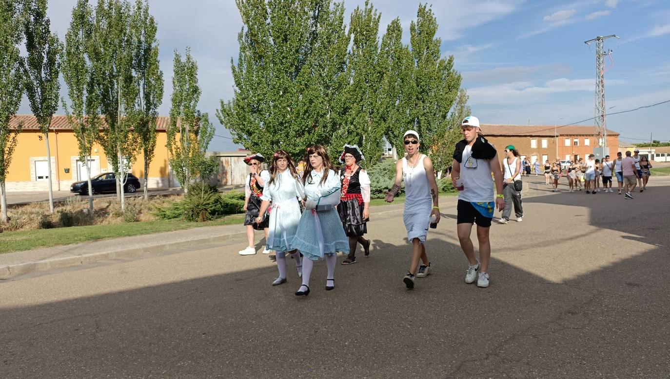 La localidad celebra su fiesta de la alubia con un gran desfile de carrozas llenas de color y nueva normalidad