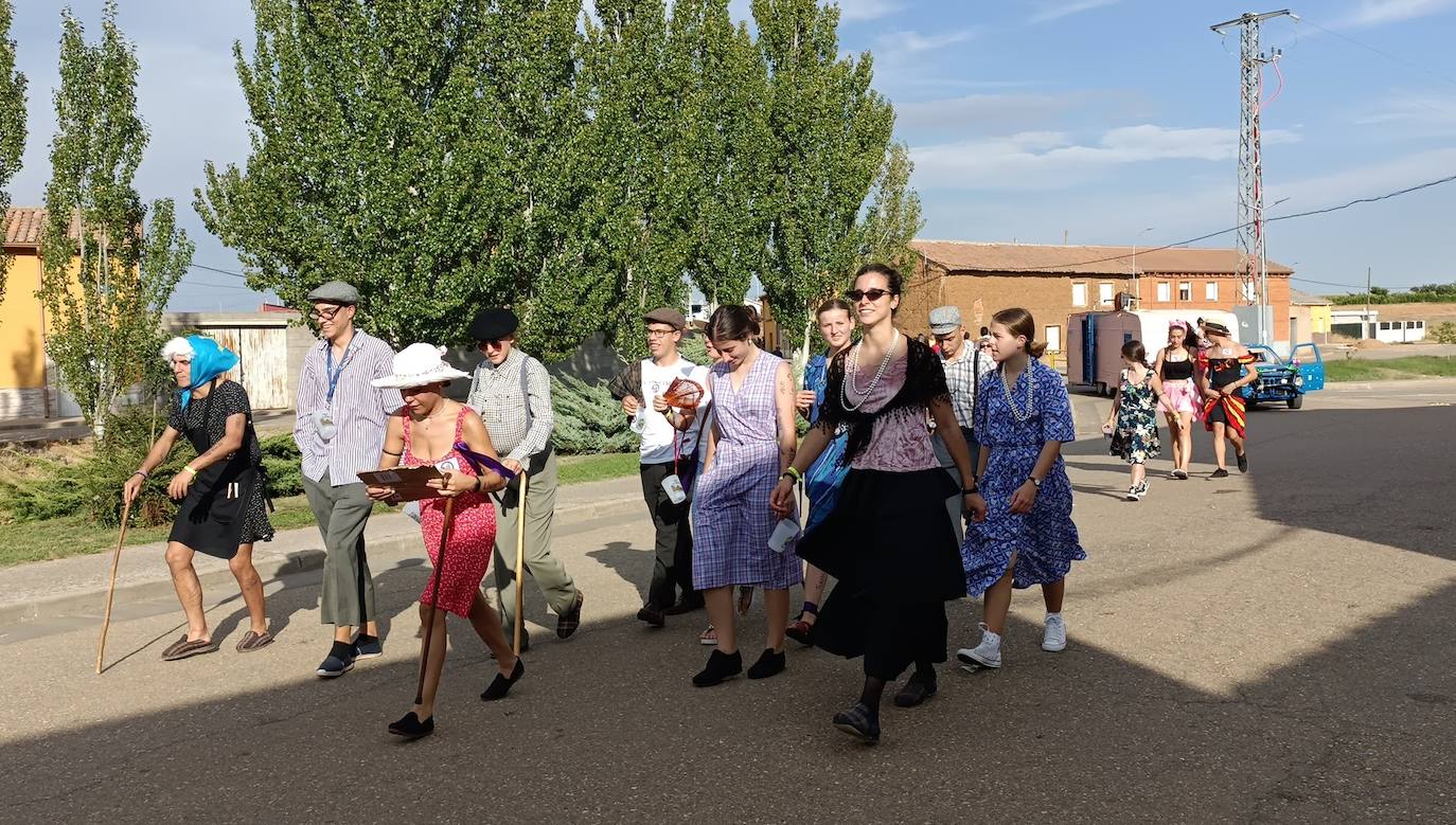 La localidad celebra su fiesta de la alubia con un gran desfile de carrozas llenas de color y nueva normalidad