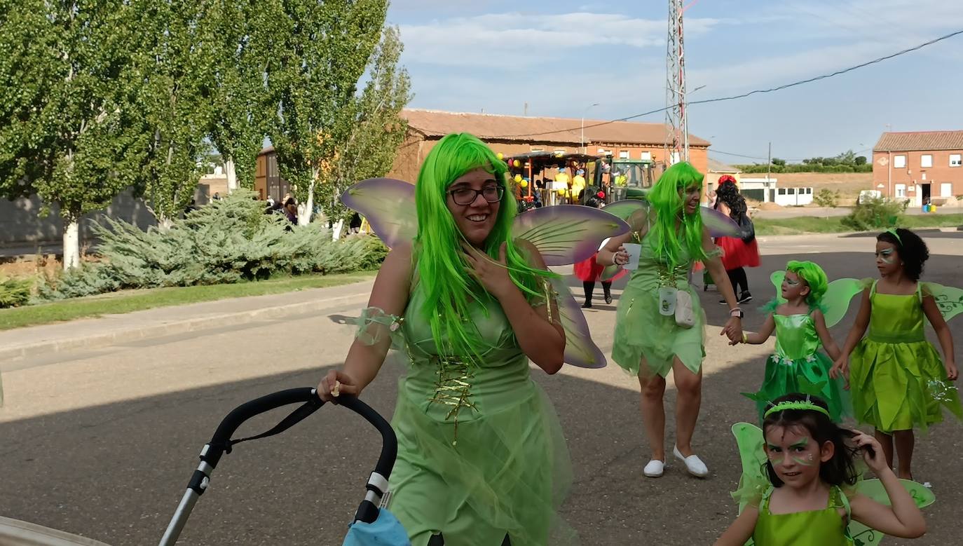 La localidad celebra su fiesta de la alubia con un gran desfile de carrozas llenas de color y nueva normalidad