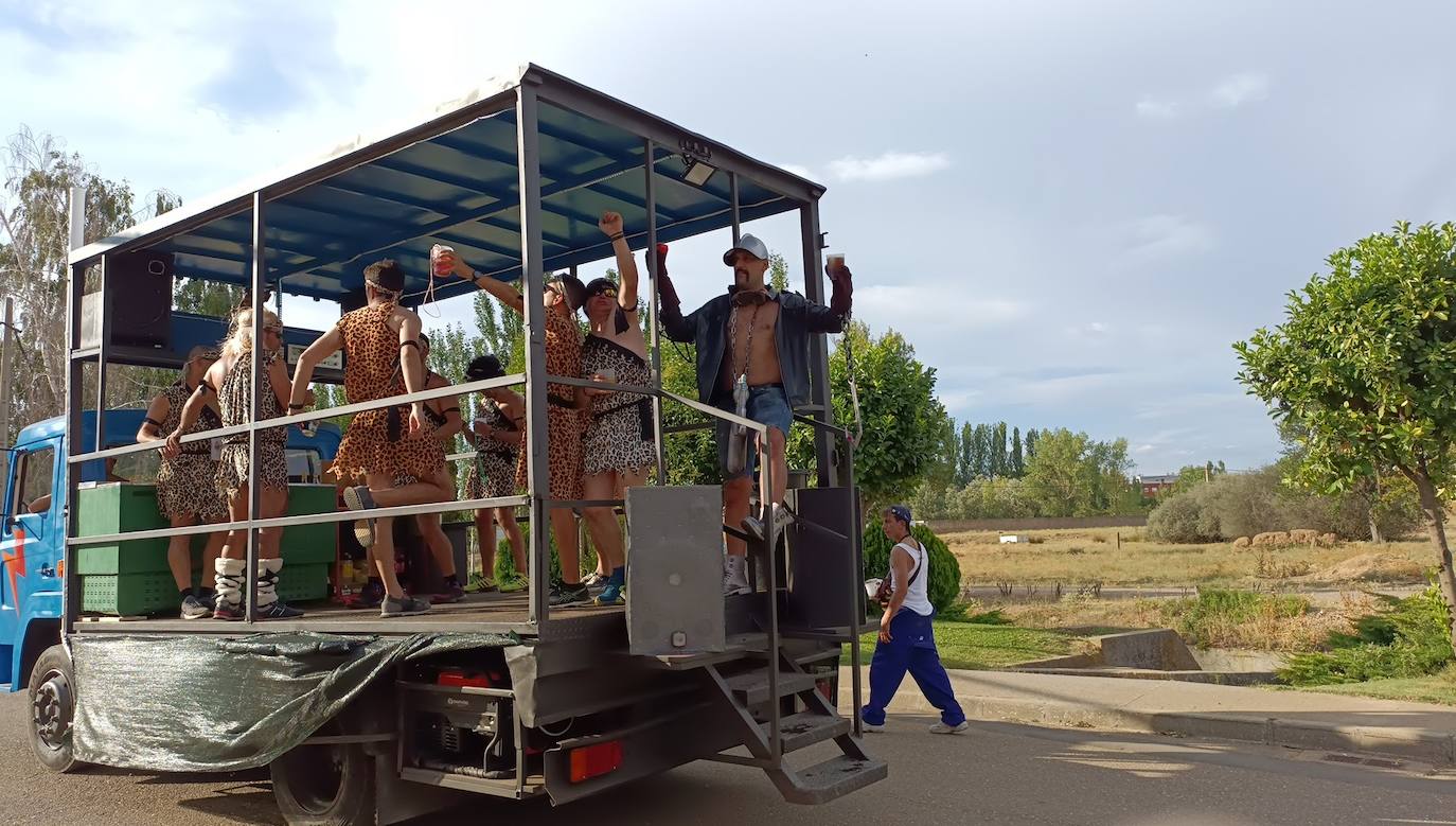 La localidad celebra su fiesta de la alubia con un gran desfile de carrozas llenas de color y nueva normalidad