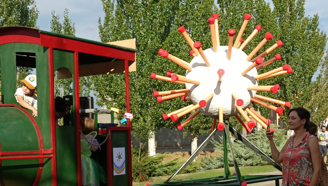 La localidad celebra su fiesta de la alubia con un gran desfile de carrozas llenas de color y nueva normalidad