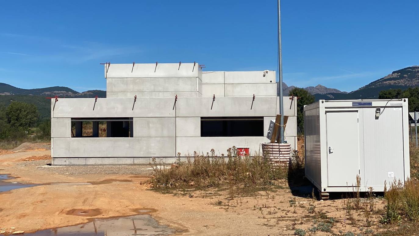 El parque de bomberos de Cistierna aún tiene las obras paralizadas. 